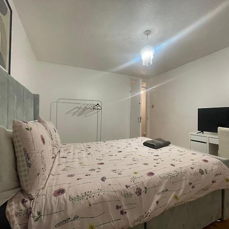 New! 4 Bedroom London House With Garden And Lawn Екстериор снимка