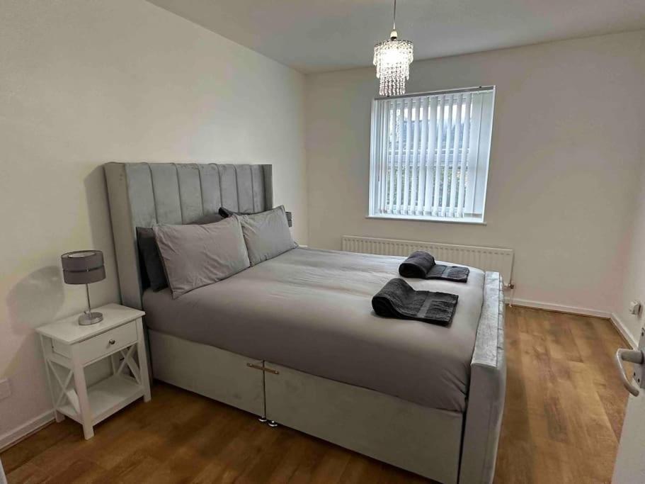 New! 4 Bedroom London House With Garden And Lawn Екстериор снимка