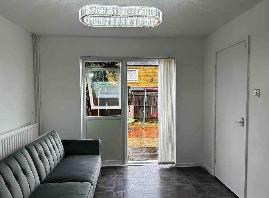 New! 4 Bedroom London House With Garden And Lawn Екстериор снимка