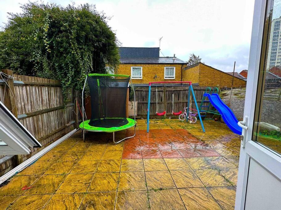 New! 4 Bedroom London House With Garden And Lawn Екстериор снимка