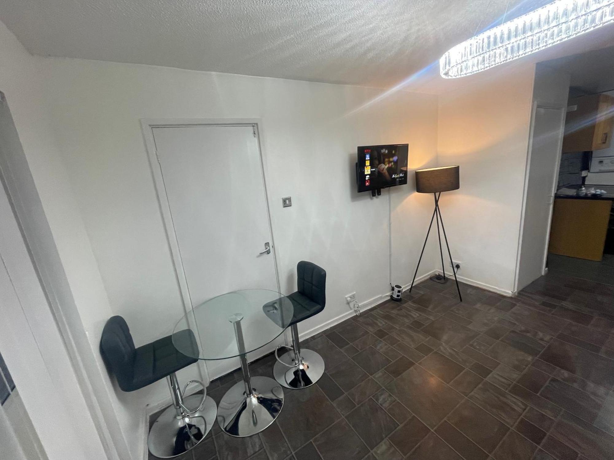 New! 4 Bedroom London House With Garden And Lawn Екстериор снимка
