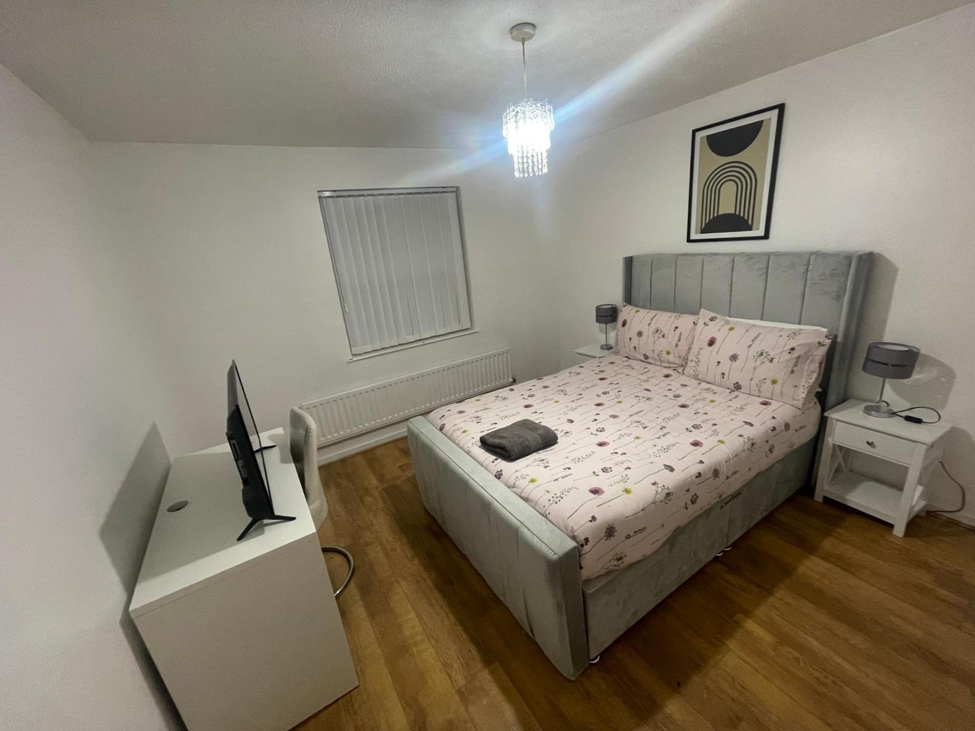 New! 4 Bedroom London House With Garden And Lawn Екстериор снимка