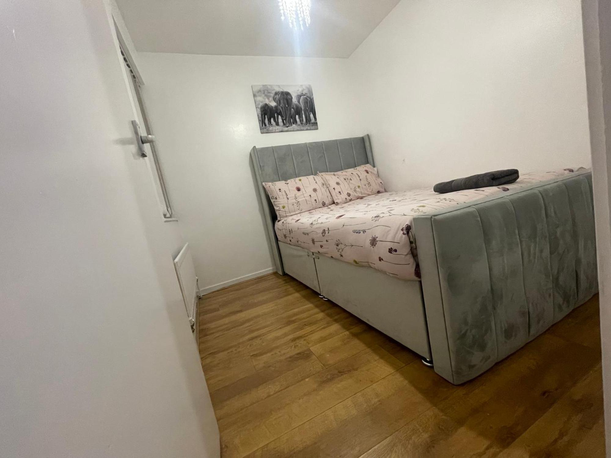 New! 4 Bedroom London House With Garden And Lawn Екстериор снимка